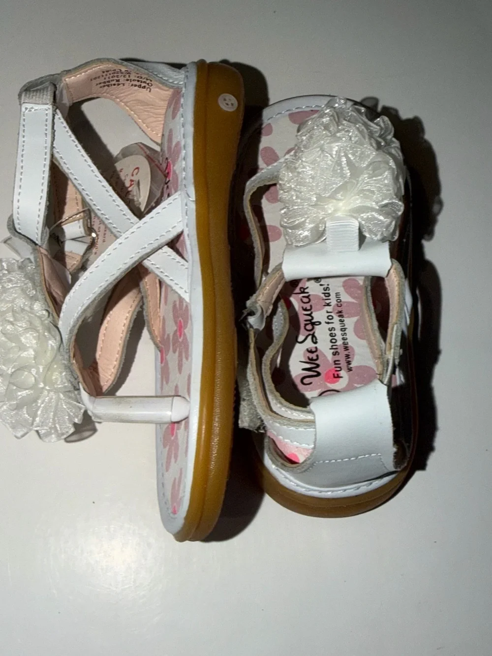 NWT Wee Squeak White Flower Squeaker Sandals | Toddler Size 9